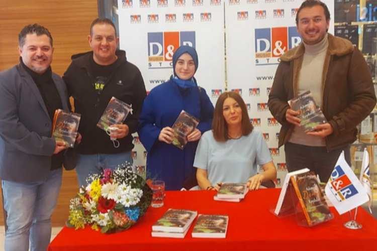  Yazar Demet Cengiz, Kdz. Ereğlide imza gününe katıldı 