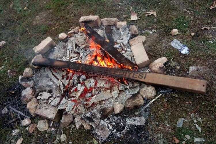 Bursa İnegölde Yeniceköy Mahallesindeki parkı yaktılar 