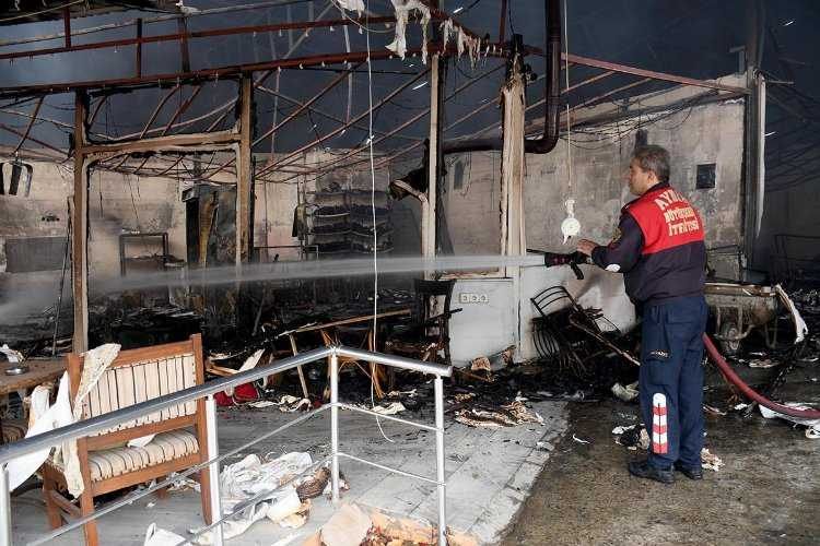 Kuşadasında faciayı itfaiye ekipleri önledi 