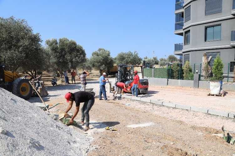 İzmir Mendereste yollarda üst yapı çalışması