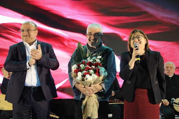 Gaziantepte halk konseri Esat Kabaklı ile devam etti 