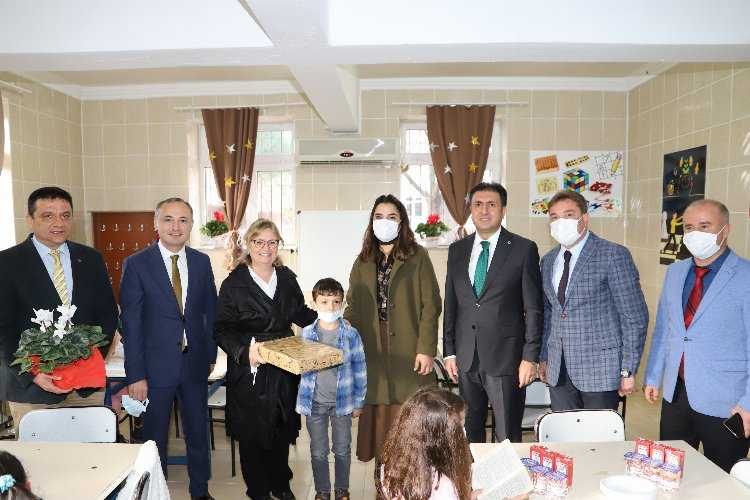 Bayındır Fatih İlkokulu öğrencisi İzmir birincisi oldu 