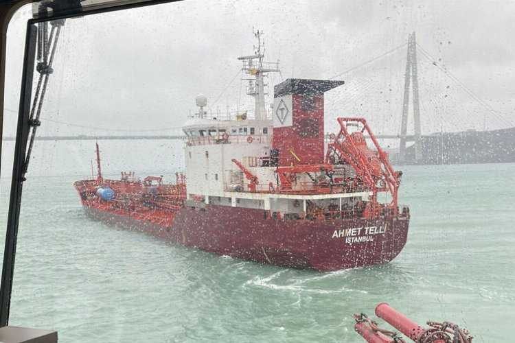 Boğazda arızalanan tanker Ahırkapıya demirletildi