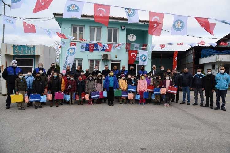 Manisada Yerli Malı Haftasında sebze ve meyve hali gezildi 