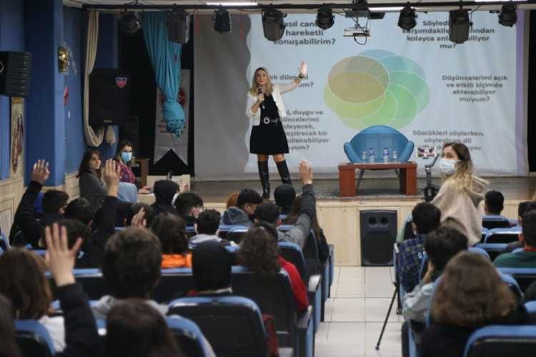 Bursa Yıldırımda genç iletişimcilere etkili tüyolar