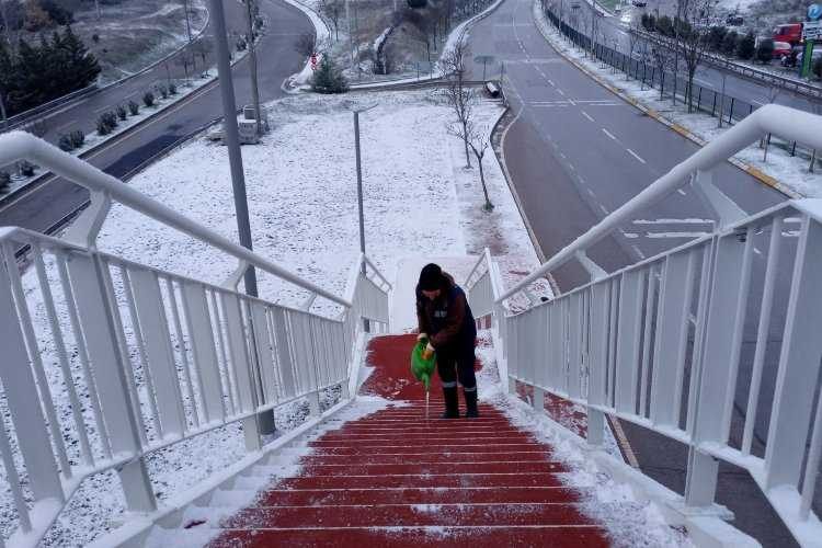 Kocaelinde buzlanmaya karşı yaya güvenliği 