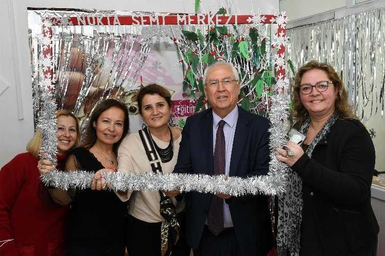 İzmir Karabağlarda kursiyerler yeni yılı kutladı 