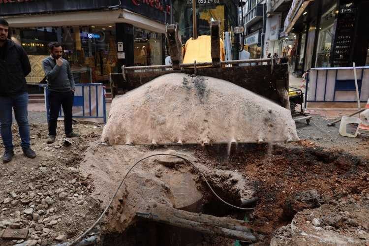 Kocaeli İzmitte yol çalışmasına yılbaşı molası 