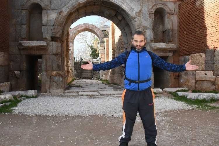 296 gündür yürüyen sanatçı Bursa İznikte