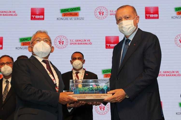 Memduh Büyükkılıça ödül yağmuru
