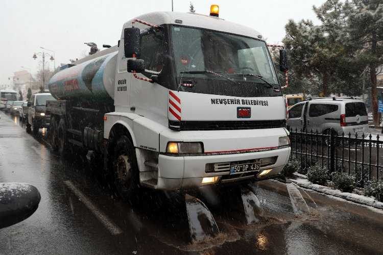 Nevşehirde buzlanmaya karşı solüsyon atılımı