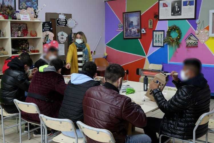 Gaziantep Oya Bahadırda çocuklar madde bağımlılığı ile mücadele ederken meslek sahibi oluyor 
