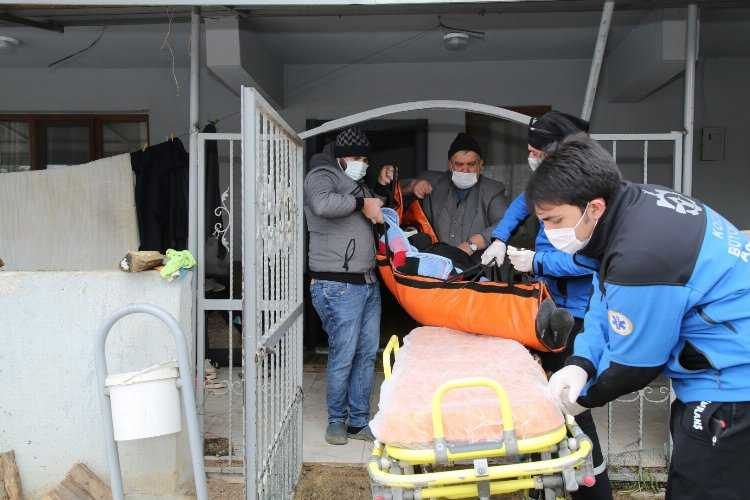 Kocaelinde hasta nakil ambulansları kara kışta görev başında