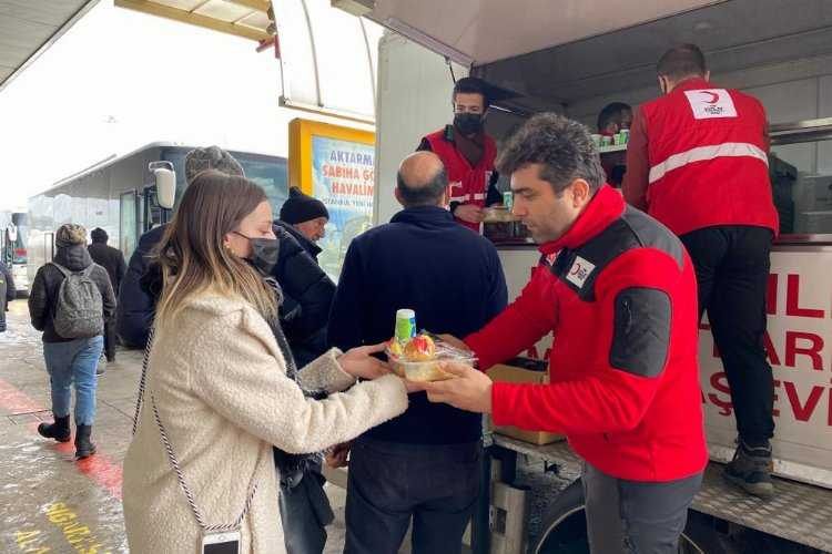 Kızılay Bursada sıcak yemek nöbetinde