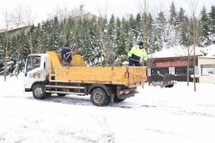 Kocaeli Gebzede otoparklar kardan temizleniyor 