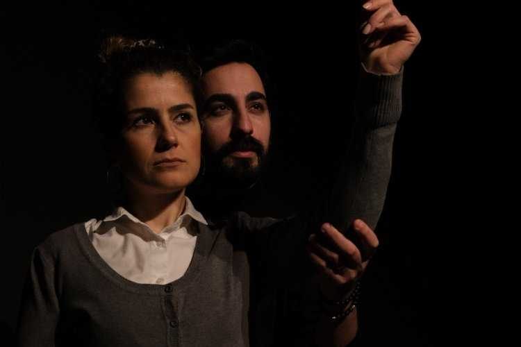6 Üstü Tiyatro ilk oyununu sahneledi
