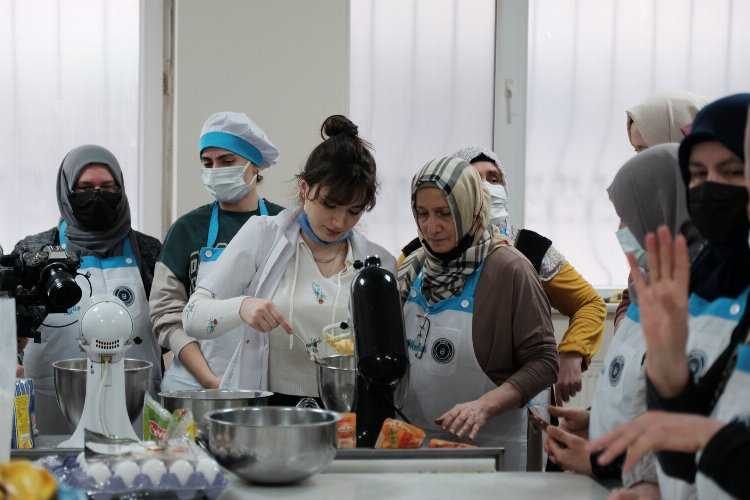 Bursada işaret diliyle pasta-yemek yaptılar