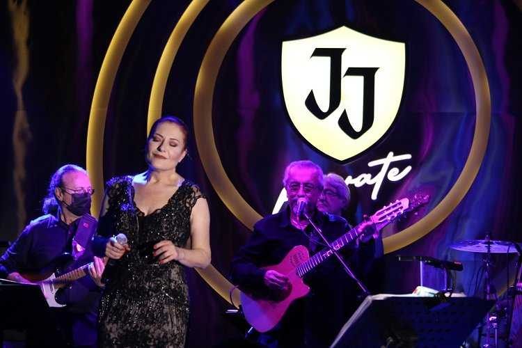 Candan Erçetinden Joker performans