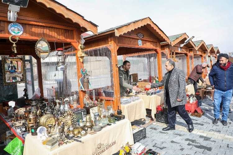 Geçmişle bugünü aynı anda yaşatan Pazar 