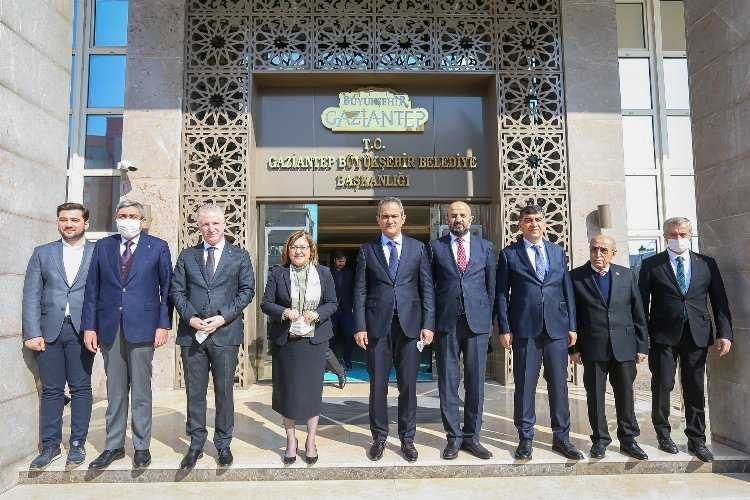 Bakan Özerden Gaziantep Büyükşehire ziyaret 
