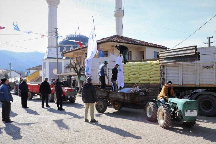 Kocaeli Büyükşehirin gübre desteği çiftçilerin yüzünü güldürüyor