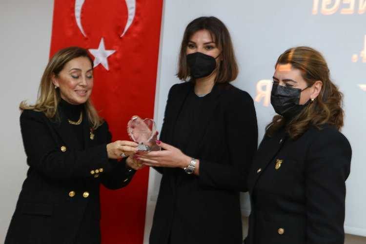 Yardım Sevenlerden Vakıfbanka gönül ödülü