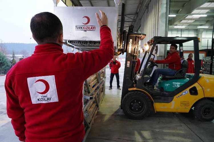 Kızılaydan Ukraynaya çadır ve battaniye yardımı 