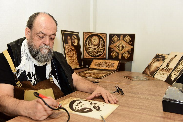 Ahşap yakma sanatı Bursa Yıldırımda yaşatılıyor 