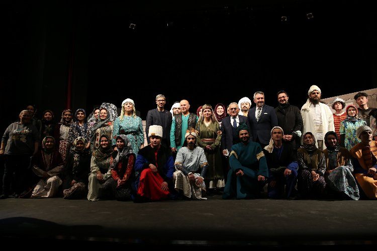 Memduh Büyükkılıçtan tiyatro mesaisi