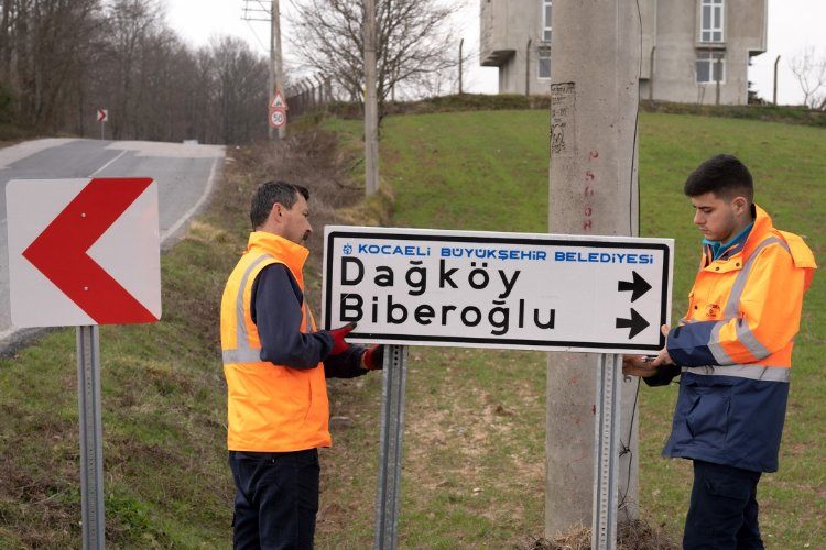 Kocaelinde Kırsal mahallelerin işaret ve yönlendirme levhaları yenileniyor