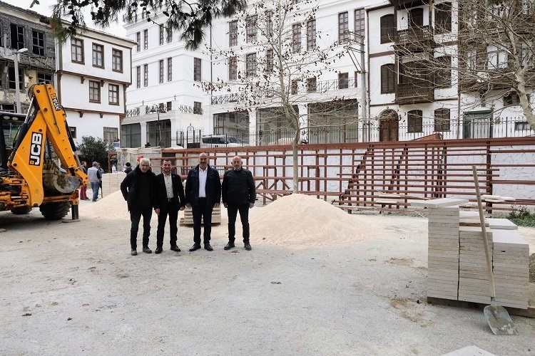 Bursa Mudanyada Taş Mektepe avlu