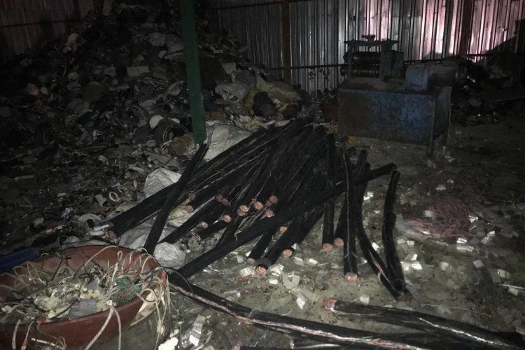 Kiliste 2 bağ evindeki kabloları çalan 2 hırsız yakalandı