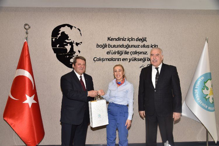 Olimpiyat Madalyalı Şenyurt’tan Manisa Büyükşehire ziyaret
