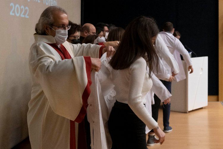 İstanbulda öğrencilerin beyaz önlük heyecanı