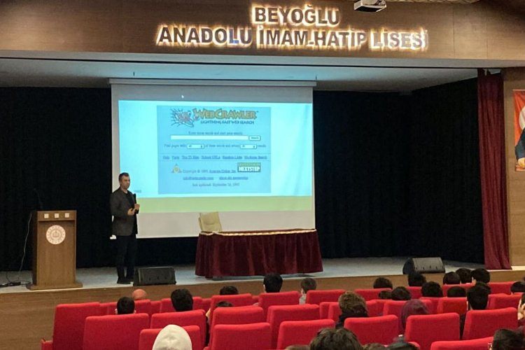 Gençlere dijital çağın deneyimleri aktarıldı