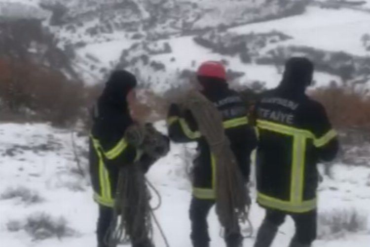 Kayseri Büyükşehir İtfaiyesinden 6 saatlik keçi kurtarma operasyonu 