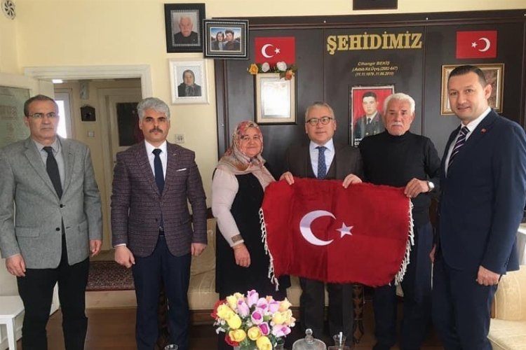 Niğdede Vali Şimşekten şehit ailelerini ziyaret