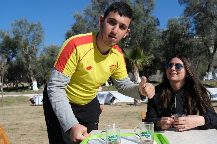 İzmir Narlıderede Zeytin Cafe Berker ve annesine emanet 