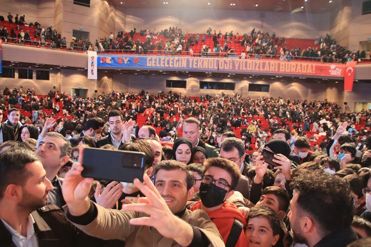 Deneyapta ilk ders Selçuk Bayraktardan