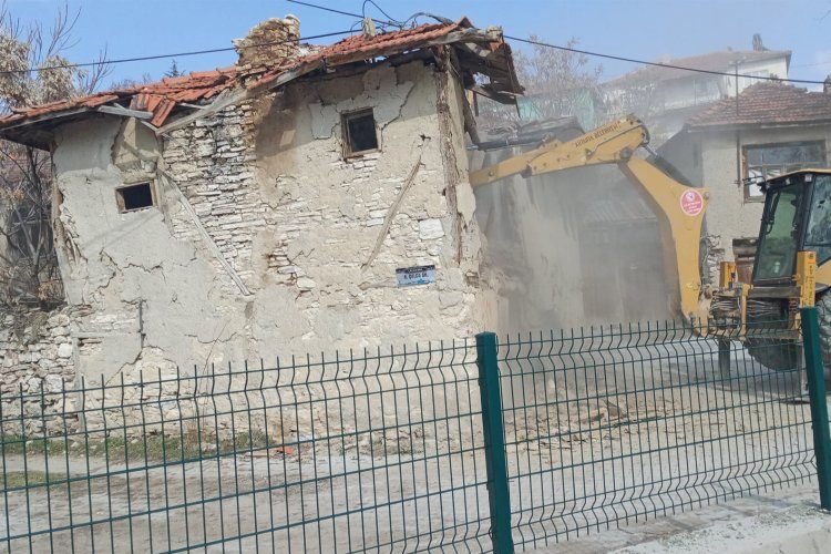 Kütahyada metruklardan yıkımla arınıyor