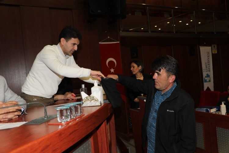 Kocaeli İzmitte küçükbaş hayvan desteğinde hak sahipleri noter huzurunda kurayla belli oldu