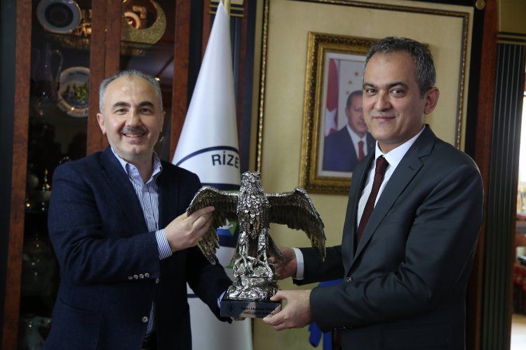 Bakan Özerden Rizeye ziyaret 