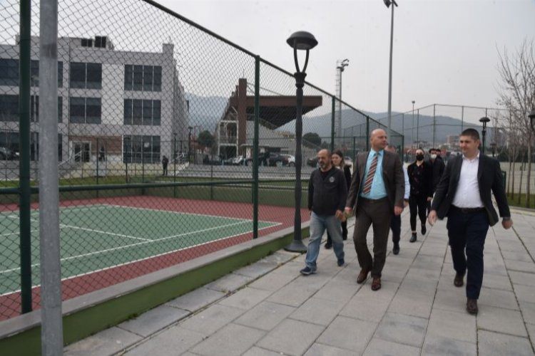 Manisada tenis kortları sezona hazır 