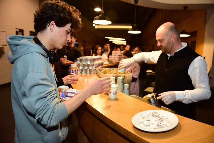 Bursa Yıldırımda Uyumayan Kütüphanede öğrencilere iftar ve sahur 