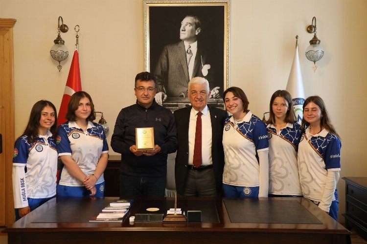 Muğlada şampiyon okçulardan Başkan Gürün’e ziyaret