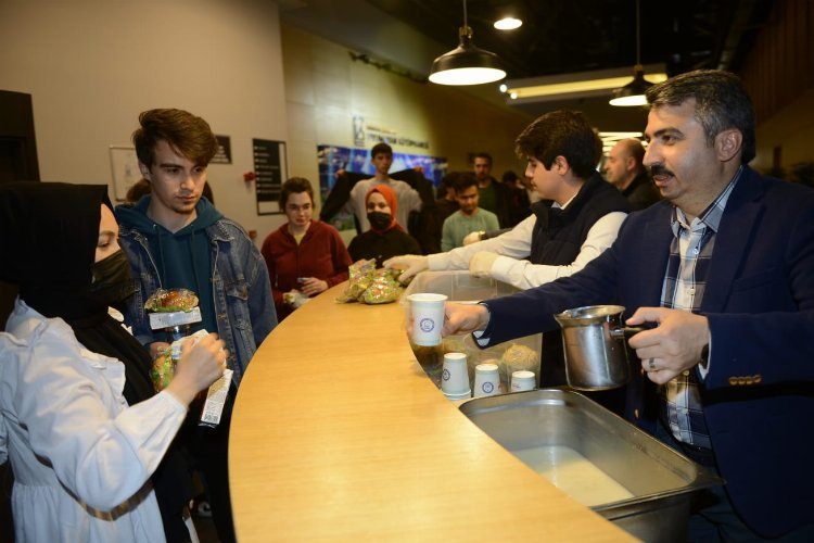 Bursa Yıldırımda Uyumayan Kütüphanede sahur vakti