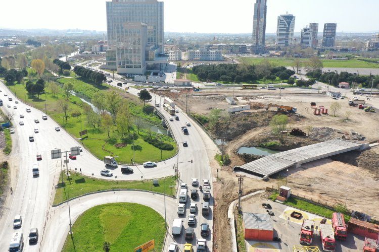 Bursada Adliye Kavşağında çalışmalar tam gaz