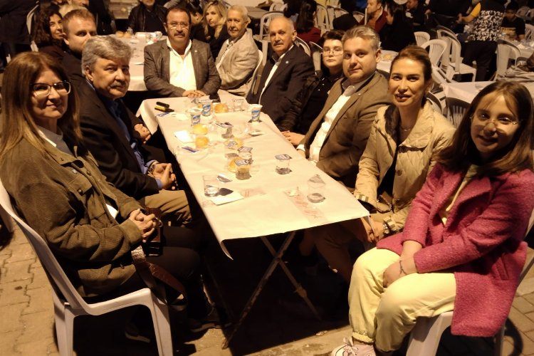 İYİ Parti Marmariste sokakta halka açık iftar 