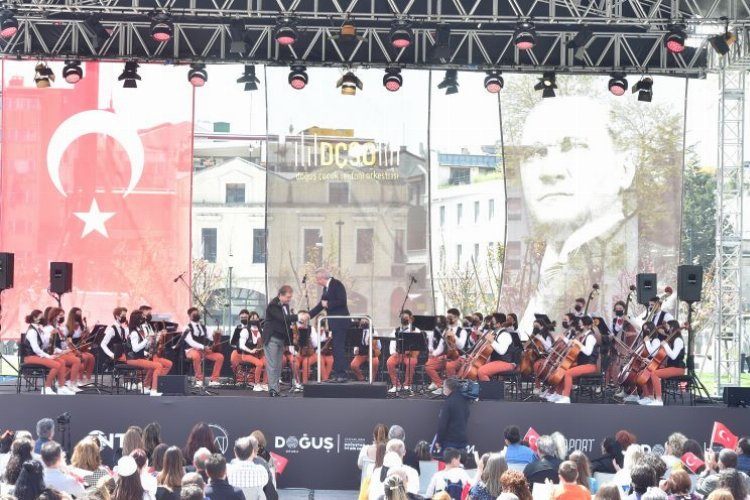 Galataportta özel konser 