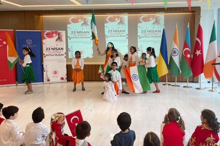 New Yorkta Türk Evinde yöresel oyunlar sergilendi